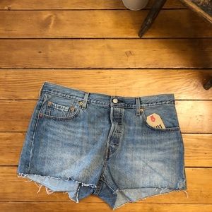 LEVIS 501 shorts size 32 || NWT
